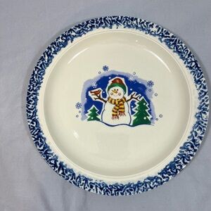 Thomson pottery 10 inch dinner plate. Speckled edge, snowman pattern.
